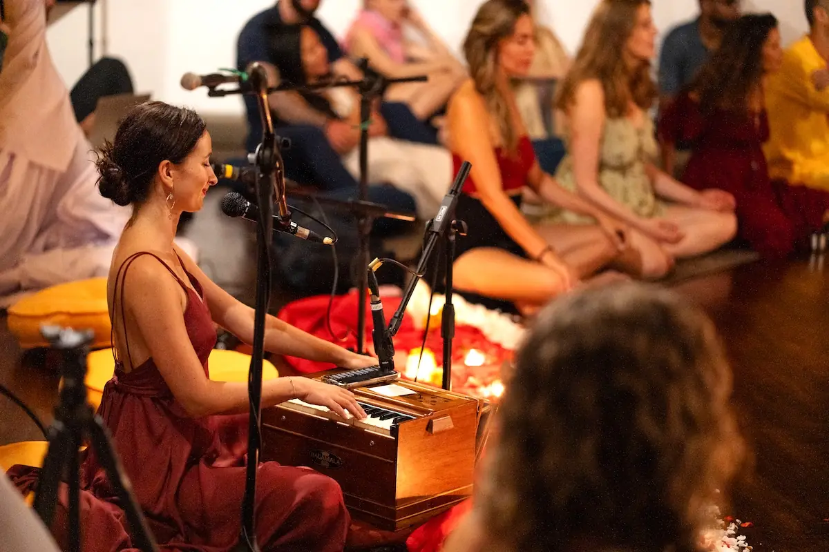 Devotional harmonium